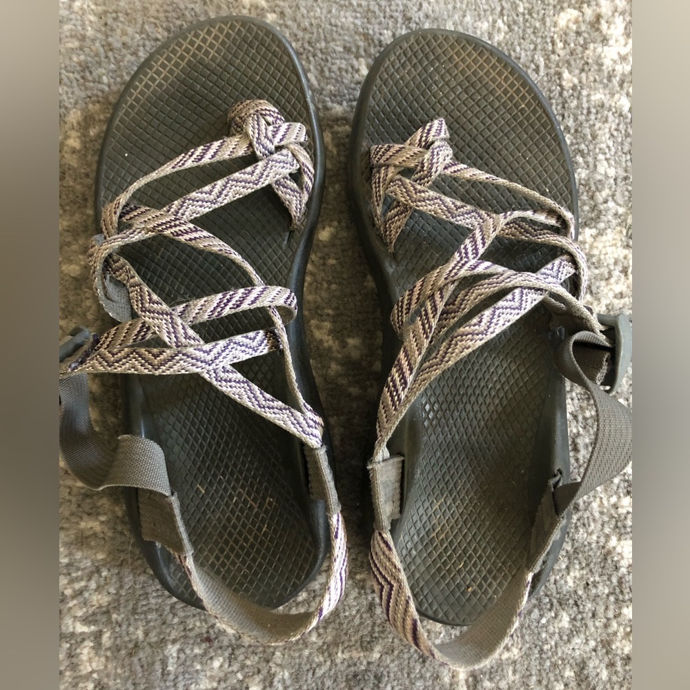 Purple double strap with toe loop Chaco hiking sandal W9